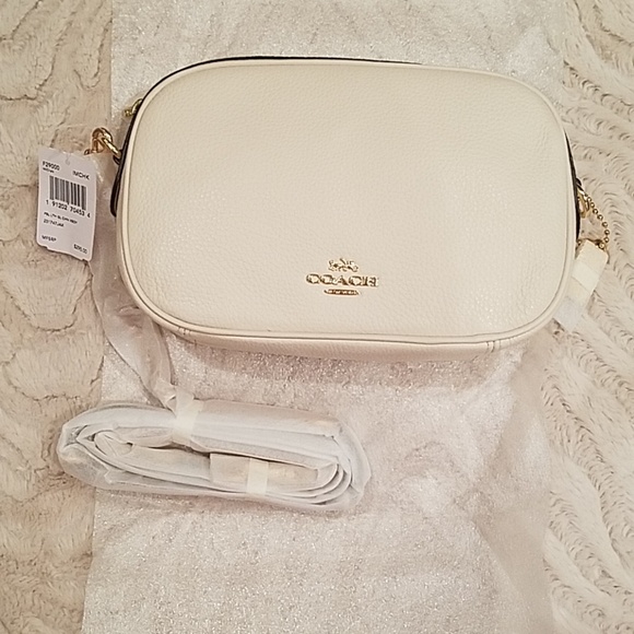 Coach Handbags - NWT 💯COACH 🤗 Authentic Isla Chain Crossbody 👜❣